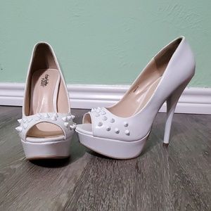 Peep toe stiletto pumps